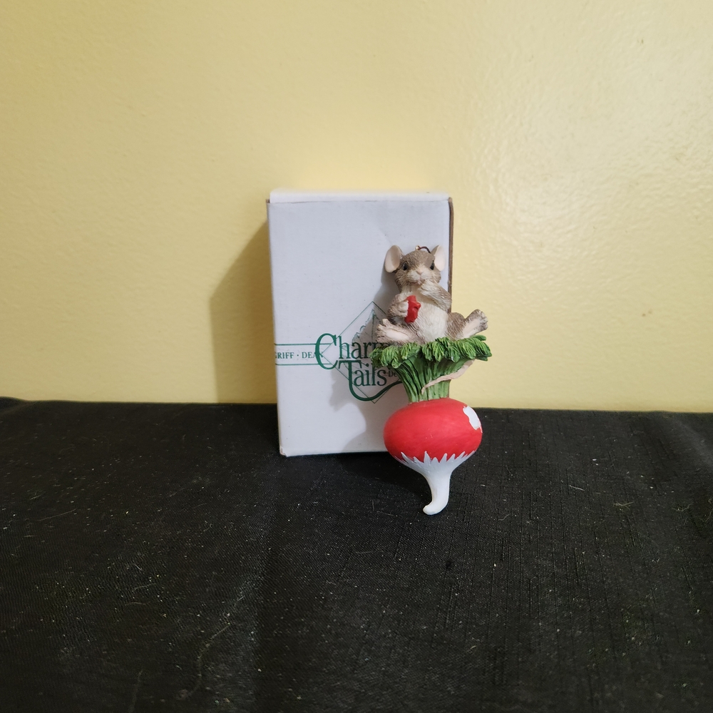 Charming Tails Mouse with Red Radish Decor